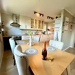 Location - Amazing Views Апартаменты